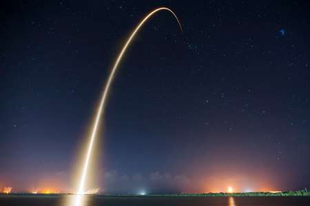 Raketenstart bei Nacht - Start der Astro-Website mit TypeScript Frontend & Backend.